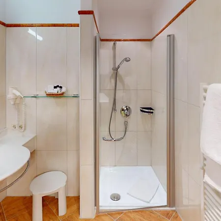 Hotel-Garni Jakober - B&B und Appartements-3